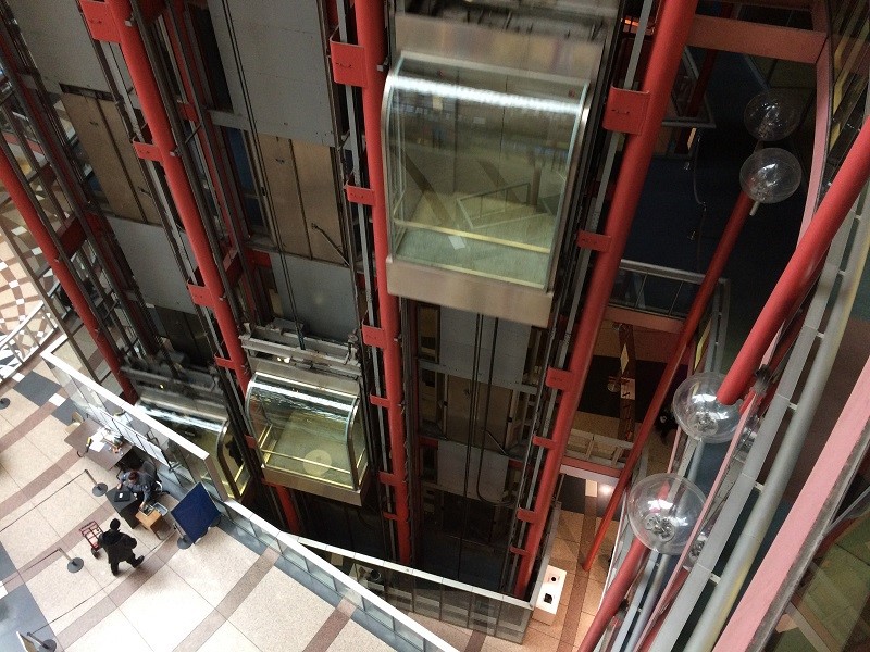 آشنایی با قطعات آسانسور,ابعاد جان پناه آسانسور,انواع آسانسور